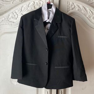 Boys Size 7 Full Tuxedo